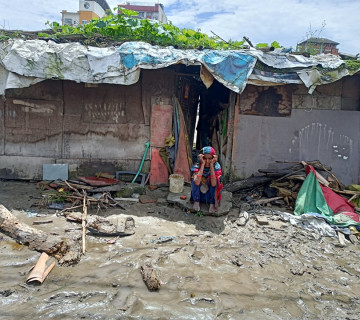 बस्तीमा खोला पस्दा उनीहरू निद्रामै थिए, भन्छन्, ‘यो वर्षलाई बाँचियो’